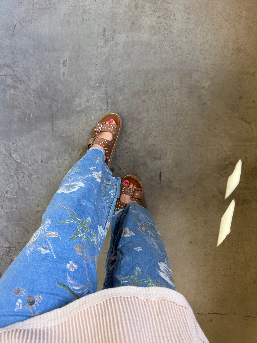 Floral Print Frayed Jeans